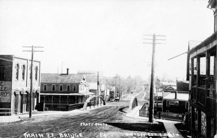 Broadway Bridge looking south after 1908